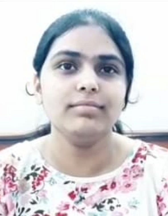 Harshita became topper without coaching, dreams of becoming a doctor