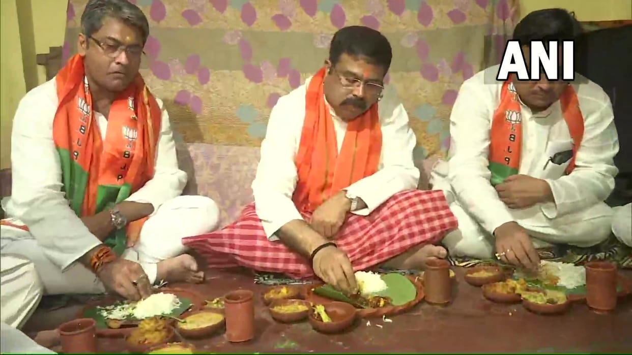 West Bengal Dharmendra Pradhan had lunch at the residence of a BJP SC Morcha leader in Kolkata