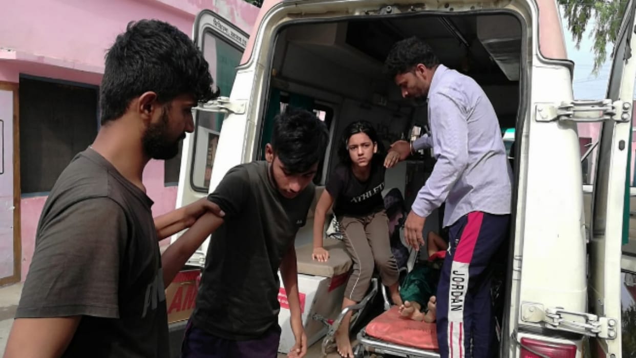 Meerut: Due to food poisoning in Mawana, condition of seven family members deteriorated, hospitalized