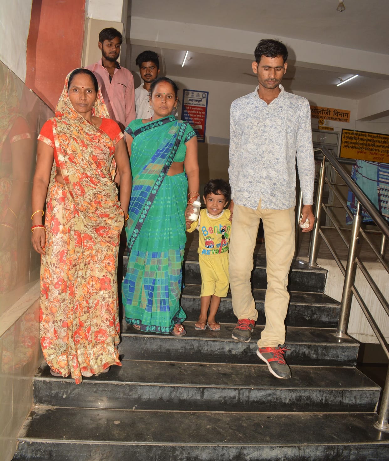 Hardoi, Lift has been damaged for months, pregnant and pregnant women upset