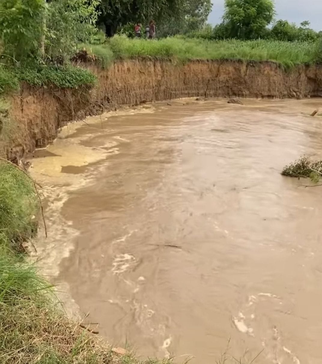 Dhela river started erosion, people scared of flood threat