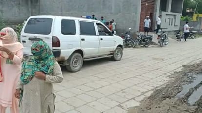गांव अहर में बंद बोरे में मिला शव।