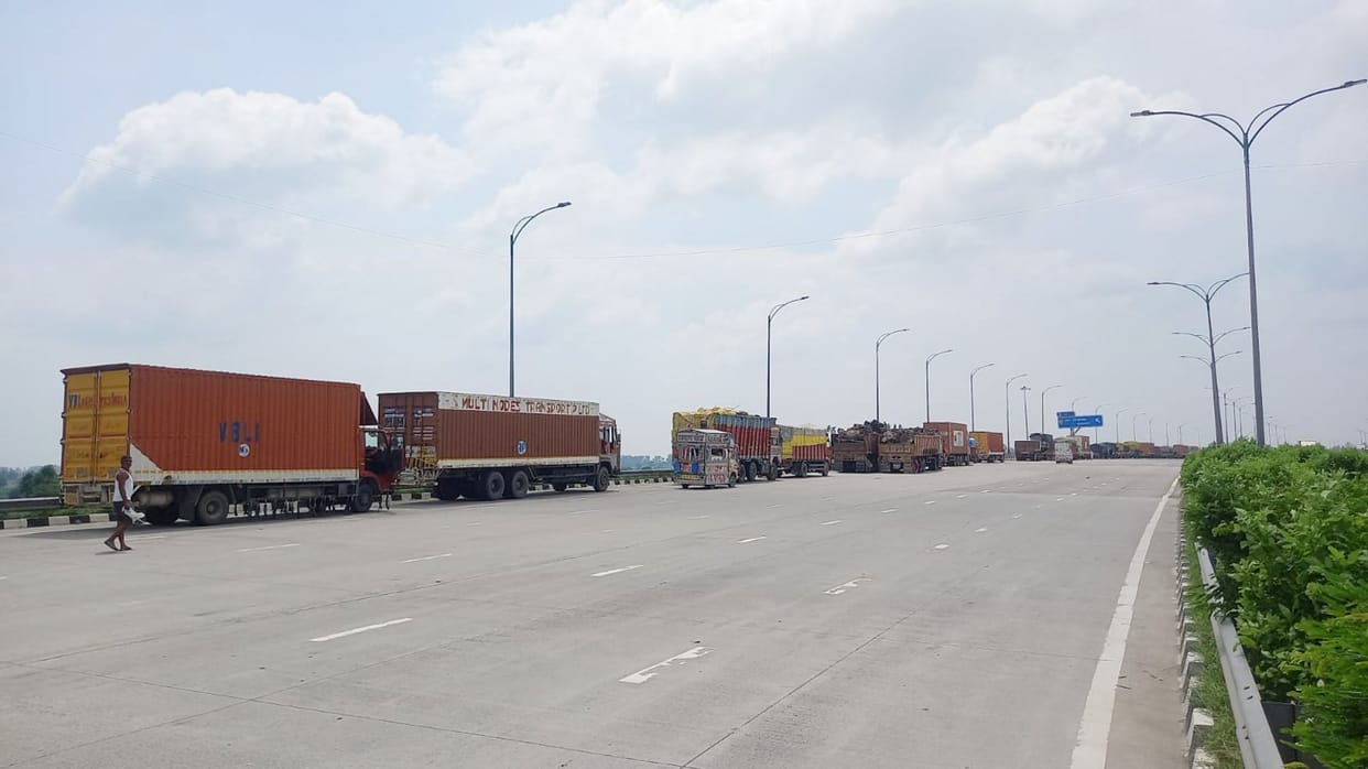 Vehicles stopped on EPE, daily loss of 50 lakhs