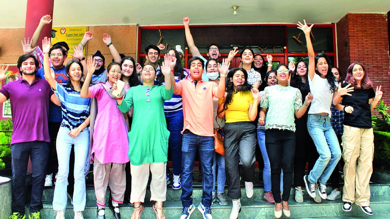 Better performance of students in Jammu Kashmir in CBSE