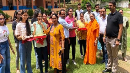 Better performance of students in Jammu Kashmir in CBSE