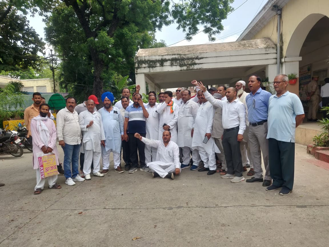 Demonstration of Congress against the central government at DM office