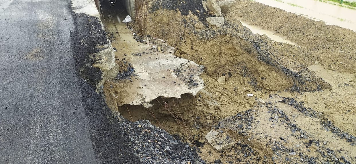 Bundelkhand Expressway's soil cut in Auraiya, cattle occupied in Mahoba