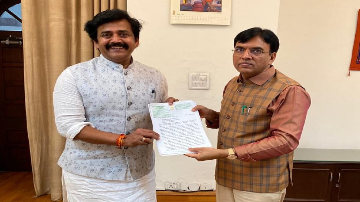 Gorakhpur MP Ravi Kishan met Union Minister and demanded construction of cancer hospital