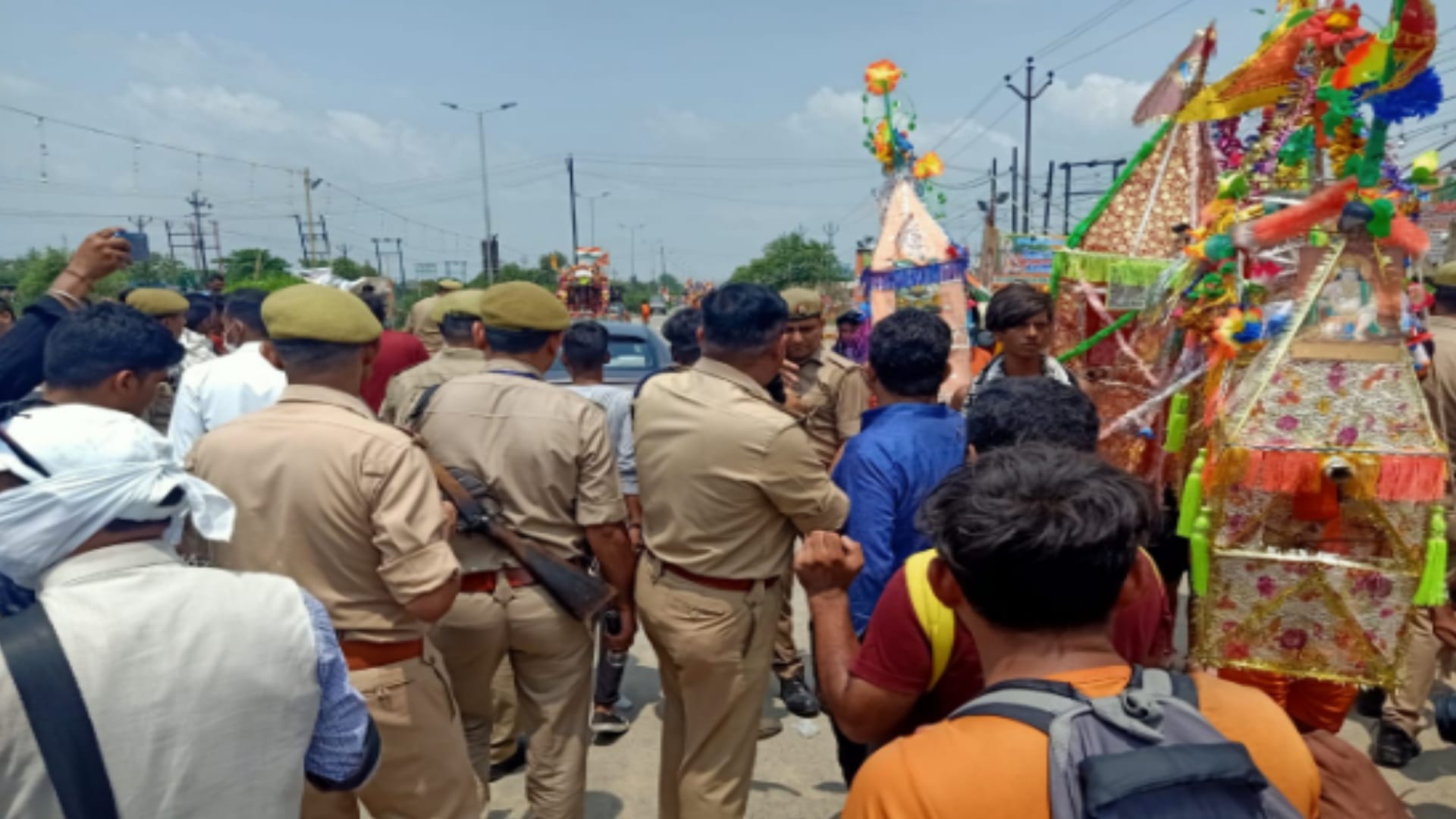 Attacked check post and police for breaking Kanwar on NH-58 in Meerut see pictures