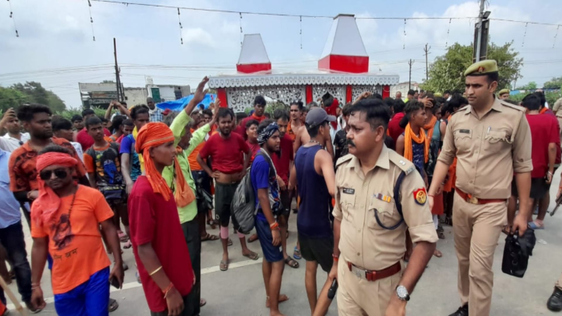 Attacked check post and police for breaking Kanwar on NH-58 in Meerut see pictures