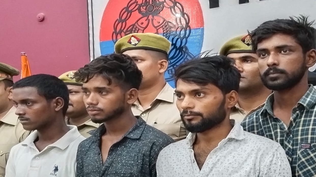 Crime News gang of killers released from jail attacked the police team in Puramufti with a bomb