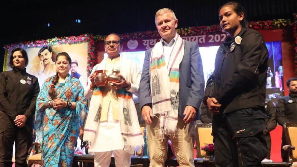 Youth MahaPanchayat: Shivraj said – youth will get 50 lakh loan to start business, we will take guarantee