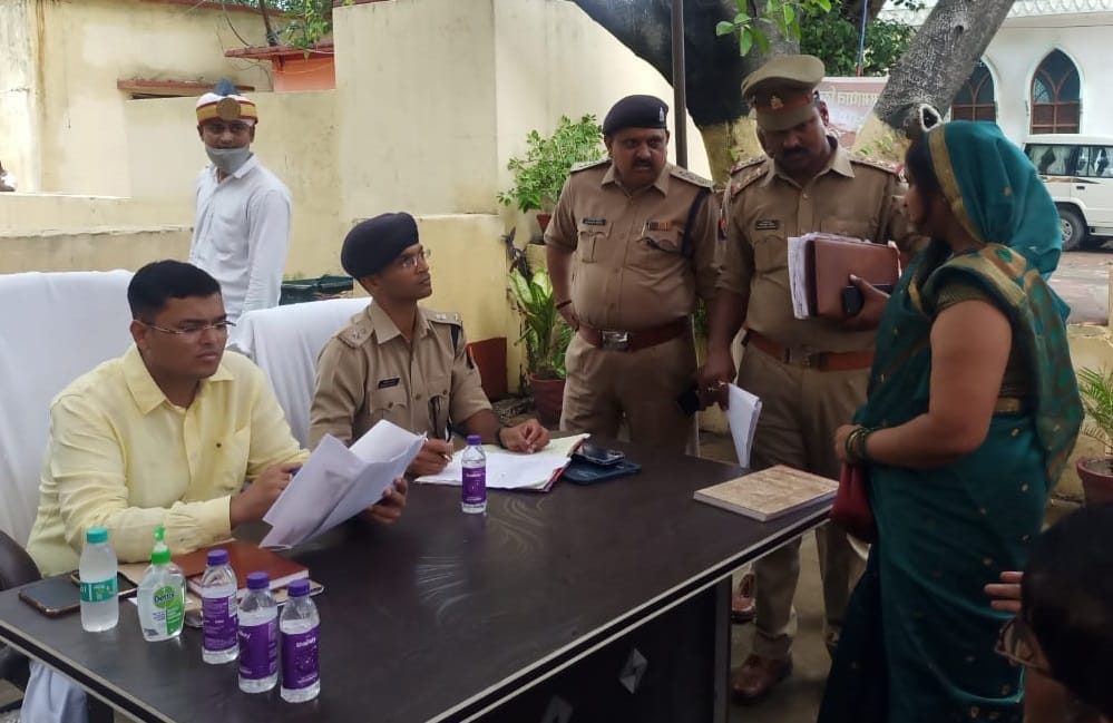 DM held public hearing with SP on police station resolution day in police station Kotwali Mau