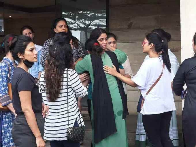 People bid farewell to Malkhan aka Deepesh Bhan with moist eyes actor wife becomes emotional
