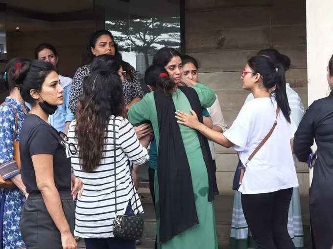 People bid farewell to Malkhan aka Deepesh Bhan with moist eyes actor wife becomes emotional