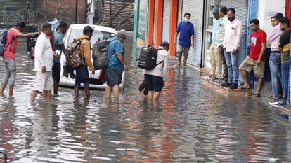 Thousands of vehicles stranded on Jammu-Srinagar highway, Amarnath Yatra affected, air service stalled in Vais