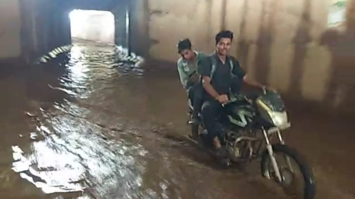 Rain water filled in the underpass built at a cost of crores of rupees in Shivpuri, people are facing problems