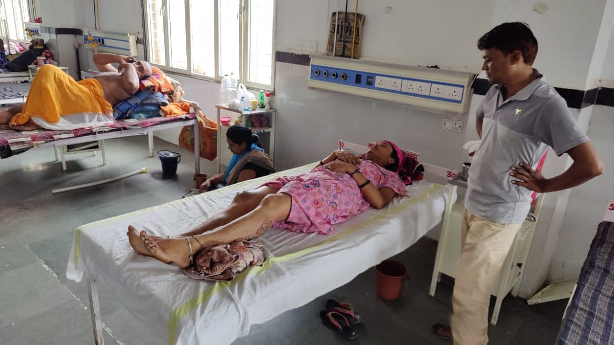 Fire broke out due to gas leak while cooking in Chhatarpur, girl was severely scorched, treatment continues