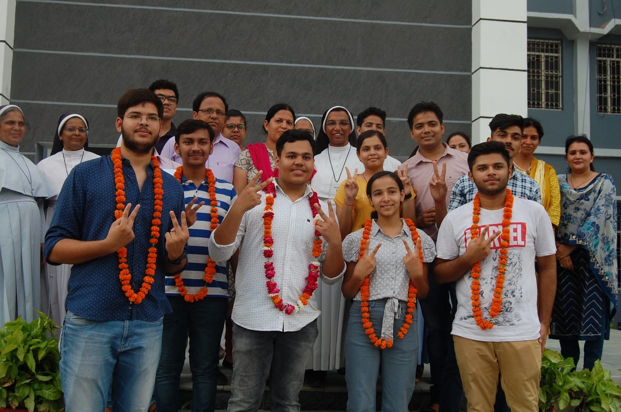 Shivansh became district topper in 12th