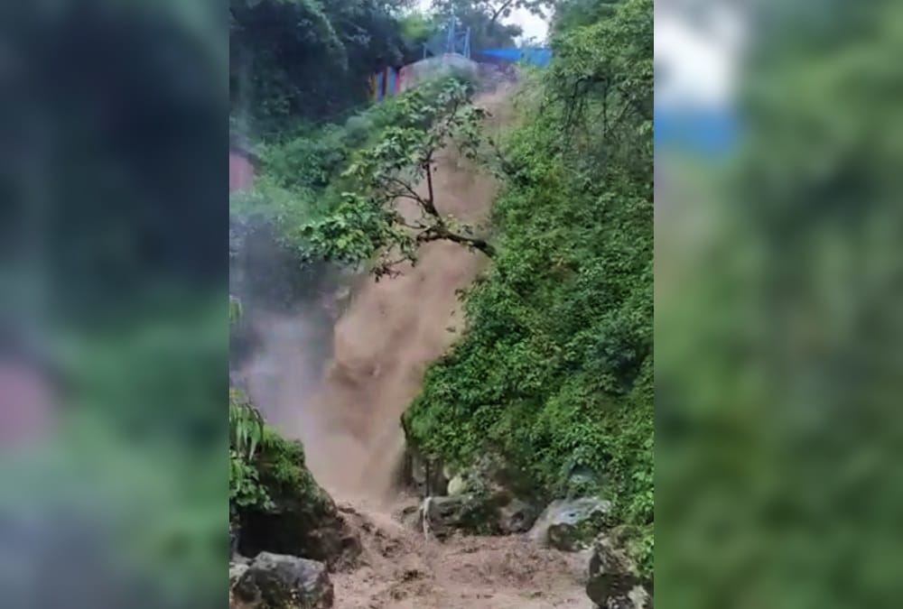 Dehradun Rainfall: Waterlogging in dehradun City and Flood Like Conditions in Mussoorie Bhatta Falls Photos