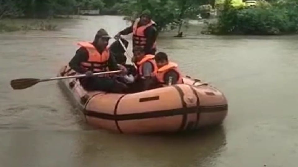 Heavy Rain in Sehore: More than 10 inches of rain in Rehti, water entered houses, NDRF rescued stranded people