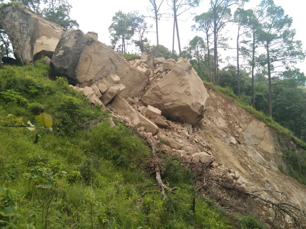 Life is in trouble due to cracking rock