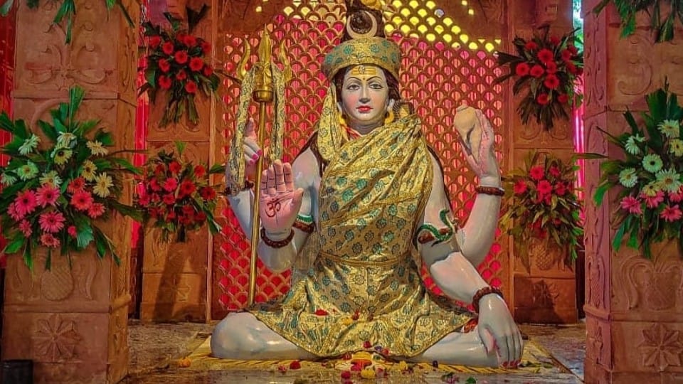 Chhindwara: In Mokshadham temple, every Monday of Sawan, God's adornment is being done with pyre ashes