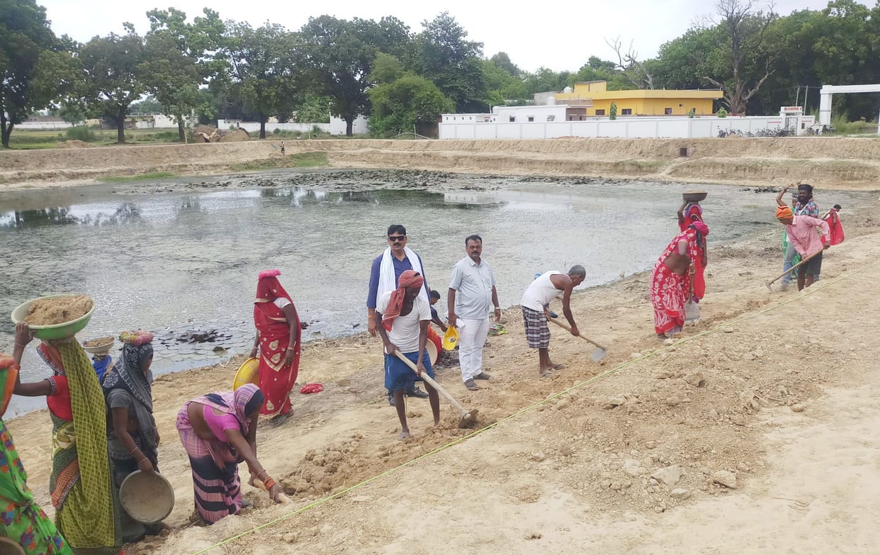 Amrit Sarovar: Three boats will run with life jackets