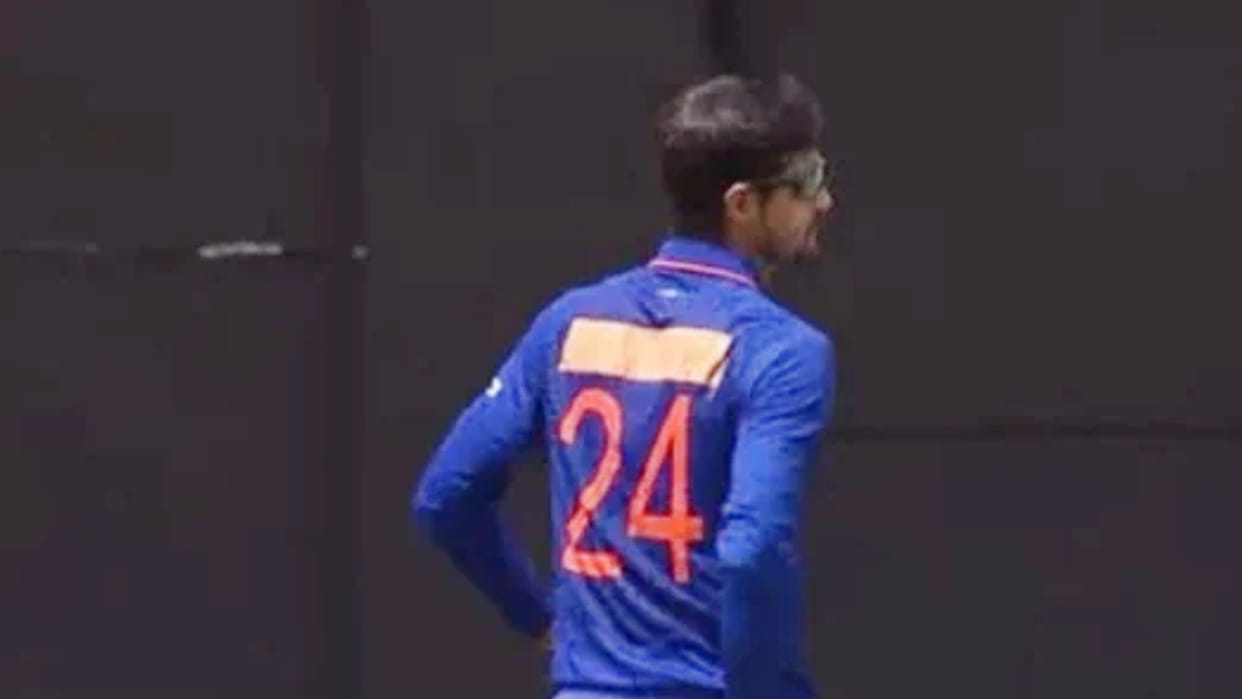 Deepak Hooda wear taped 24 number jersey in IND vs WI 2nd ODI Twitter reactions; Krunal Pandya Prasidh Krishna