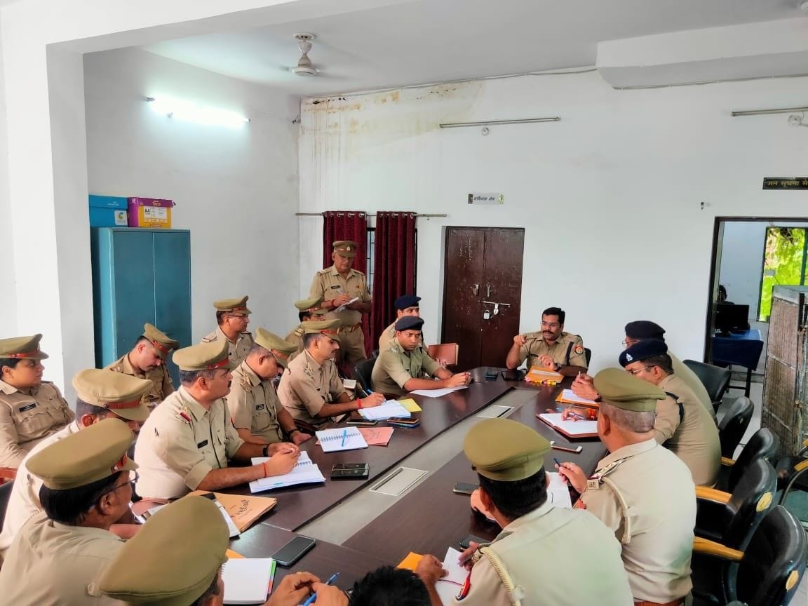 Aligarh: Now the police will roam in the night under the protection of Kanwariyas
