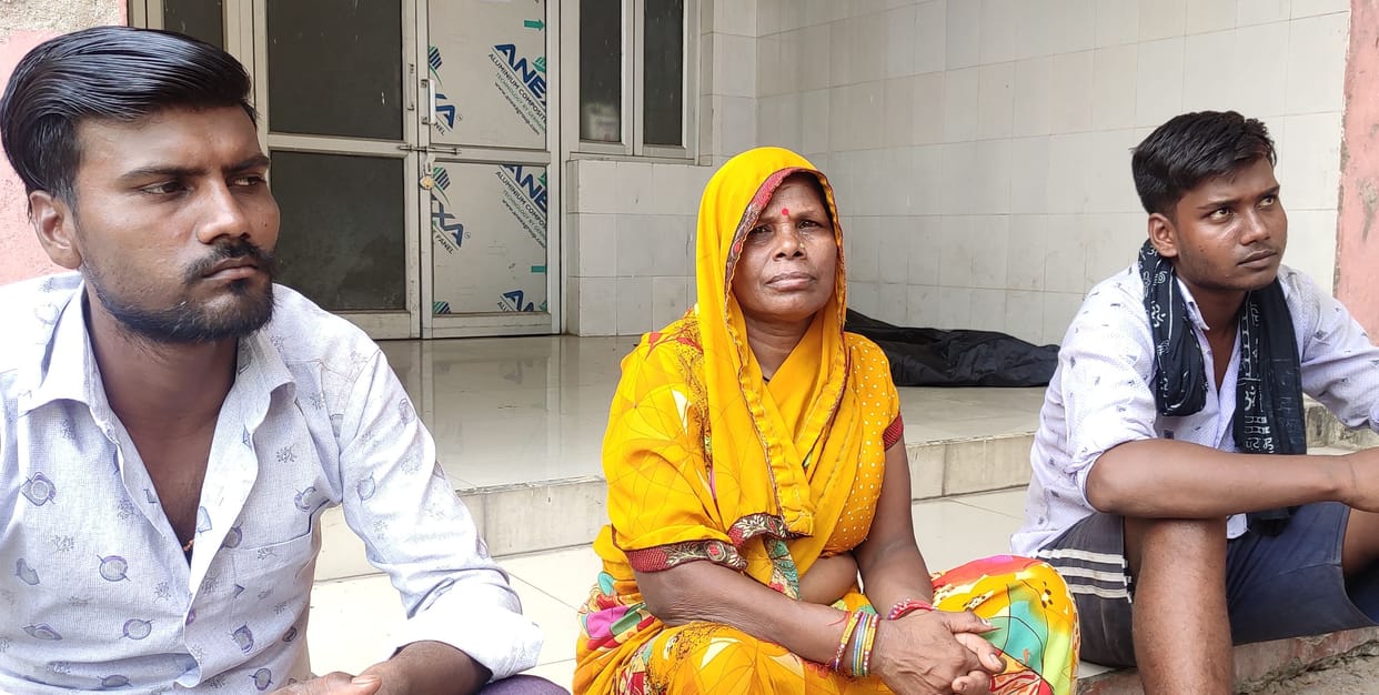 Chitrakoot: The old woman alone in the house set her life on fire, three sons lived in a separate house, one went abroad to earn