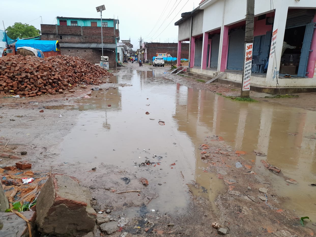 Waterlogging in Jamunha market due to rain, traffic disrupted