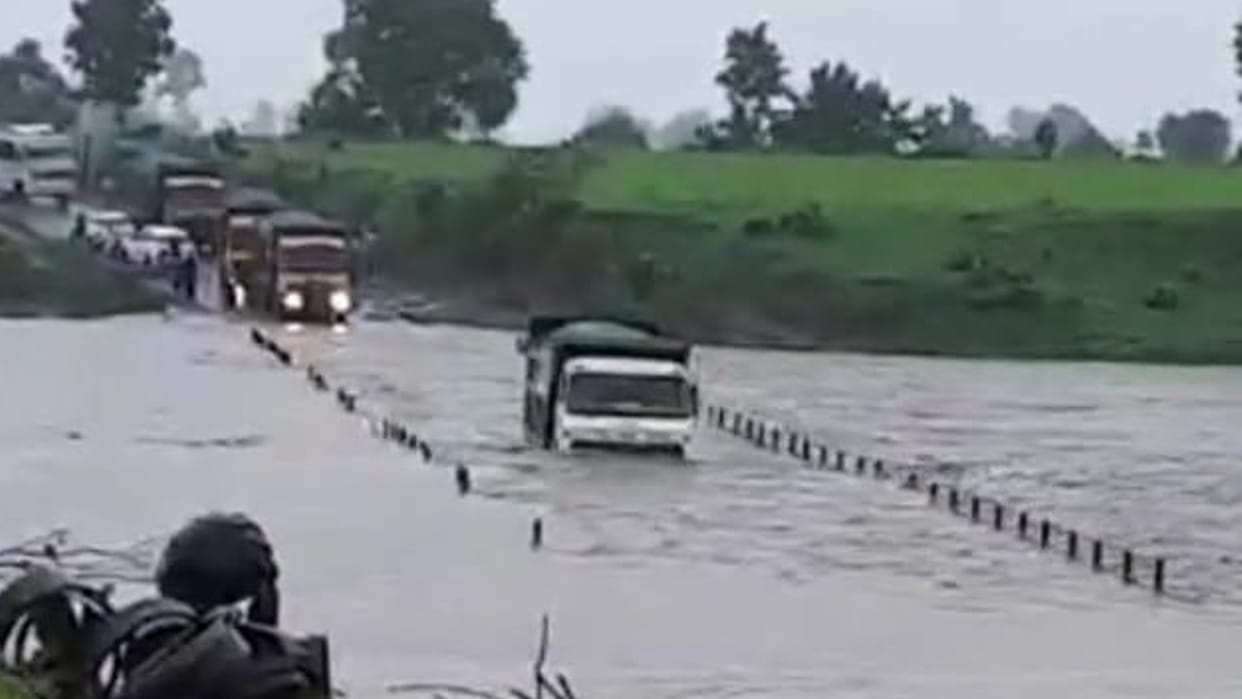 People are crossing the boiling oyster river of Sehore by risking their lives