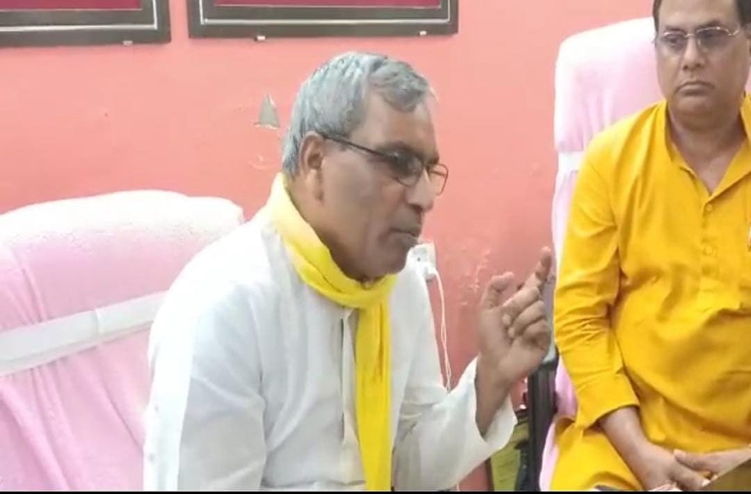 Om Prakash Rajbhar said Akhilesh Yadav could not handle his bhabhi and uncle shivpal yadav