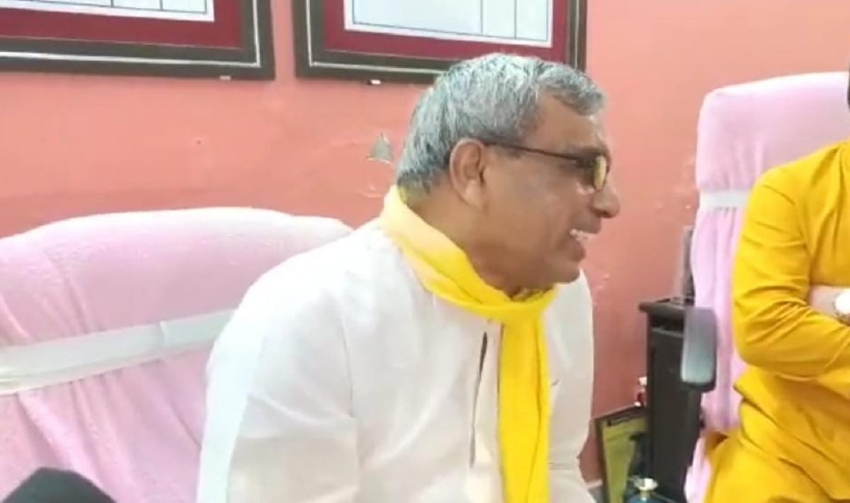 Om Prakash Rajbhar said Akhilesh Yadav could not handle his bhabhi and uncle shivpal yadav
