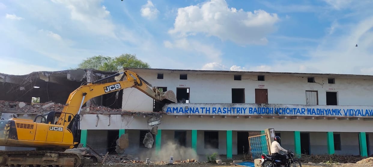 The two-storey school of the former chief was demolished.