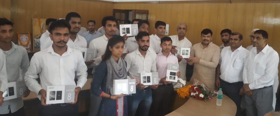 Students jump with joy after receiving the tablet