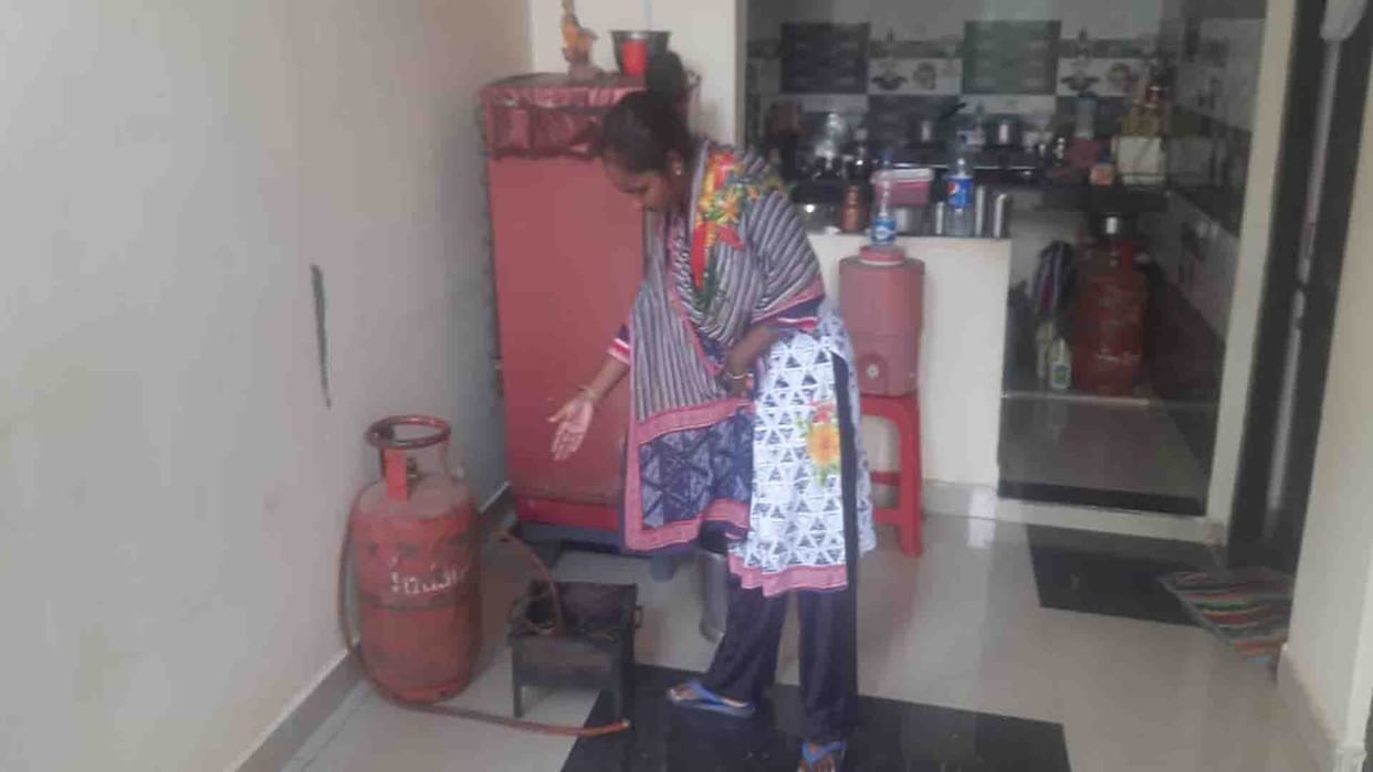 Kanpur News: Many people got scorched due to cylinder explosion in the house