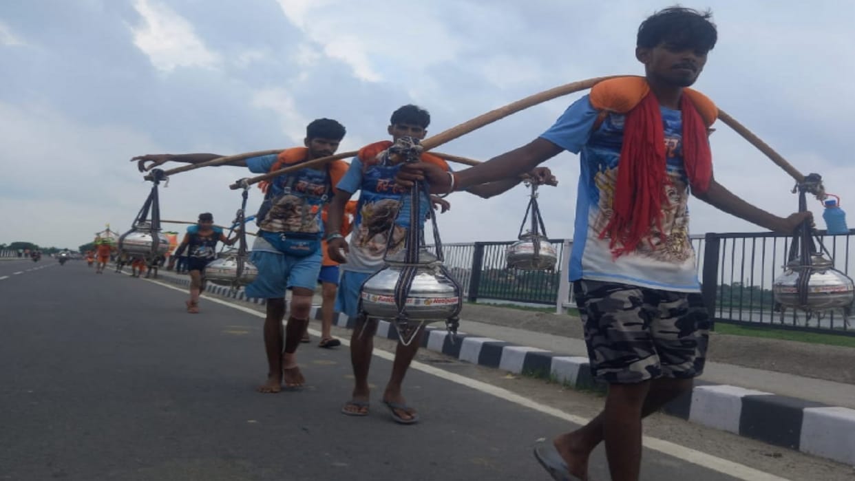 One lane of Prayagraj-Varanasi highway reserved for Shiva devotees for 59 days, vehicles diverted