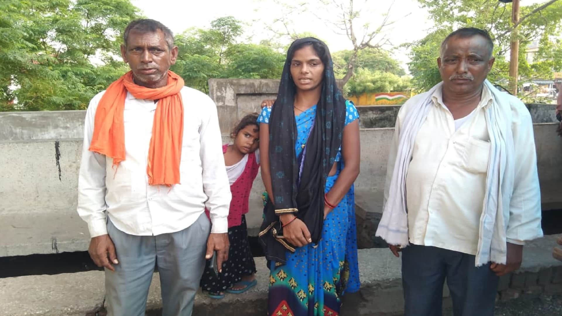 khanpur Father son found hanging New twist in death of father-son case why evidence of murder suicide erased