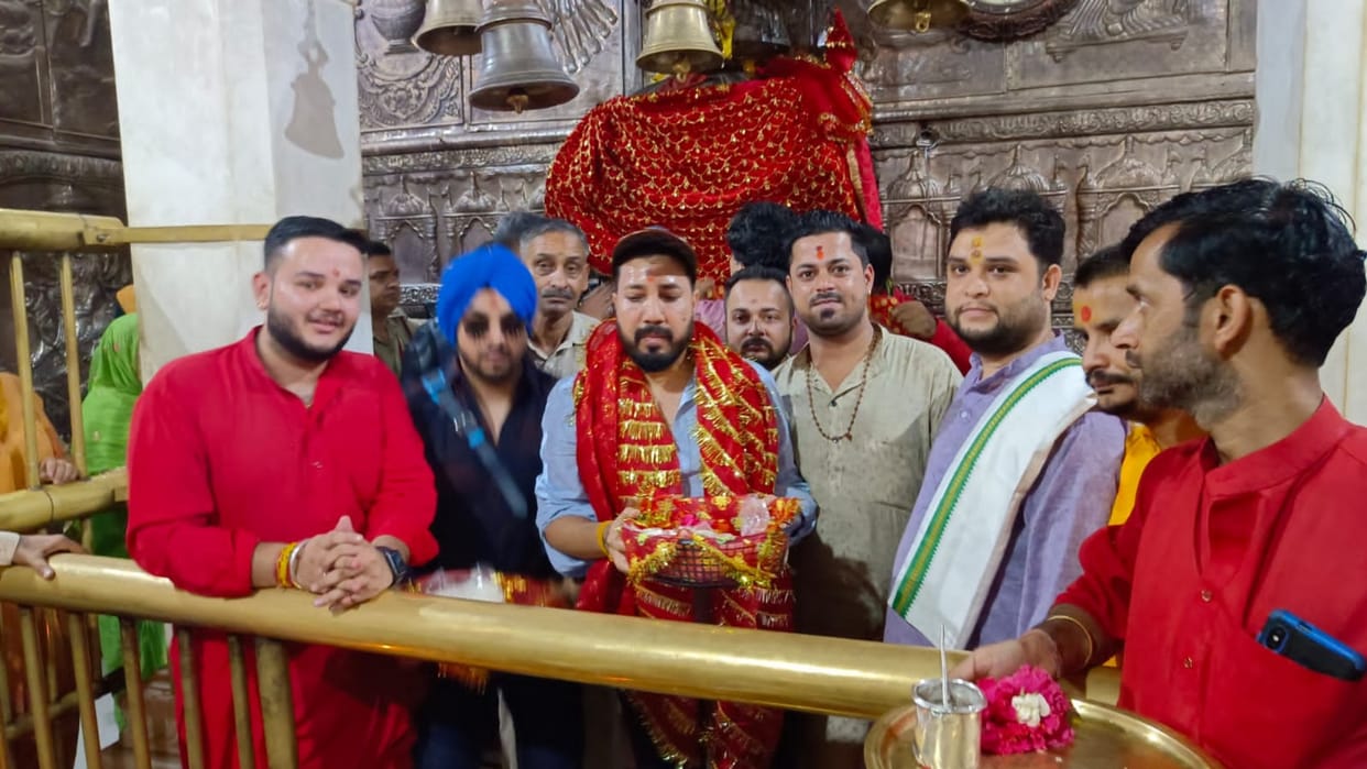singer Mika Singh pays obeisance Shaktipeeth Jwalamukhi Temple