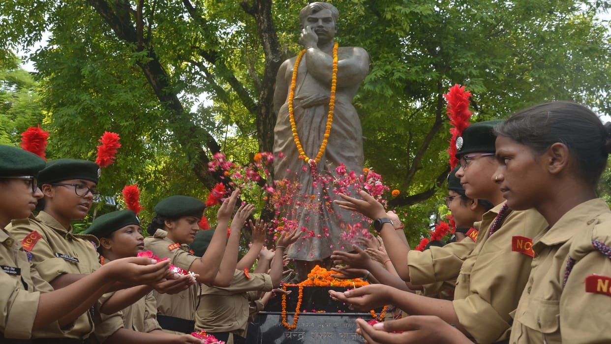 Chandra Shekhar Azad: Azad had blown the British officer's jaw even after being shot three times