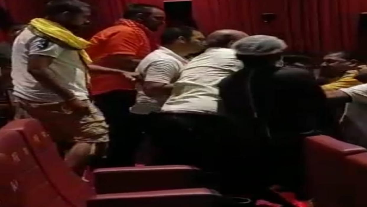 Prayagraj: Alcoholic riots in PVR couple thrashed on protest