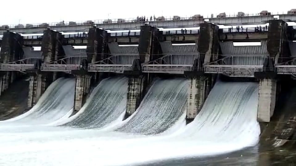 Heavy Rain in Sehore: More than 10 inches of rain in Rehti, water entered houses, NDRF rescued stranded people