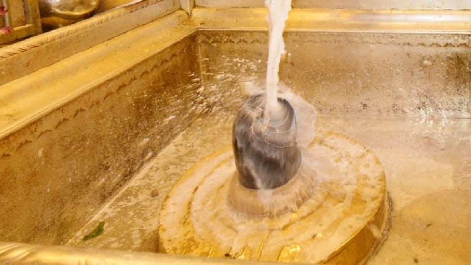 25 kg Narmadeshwar Shivling will be go by air to london