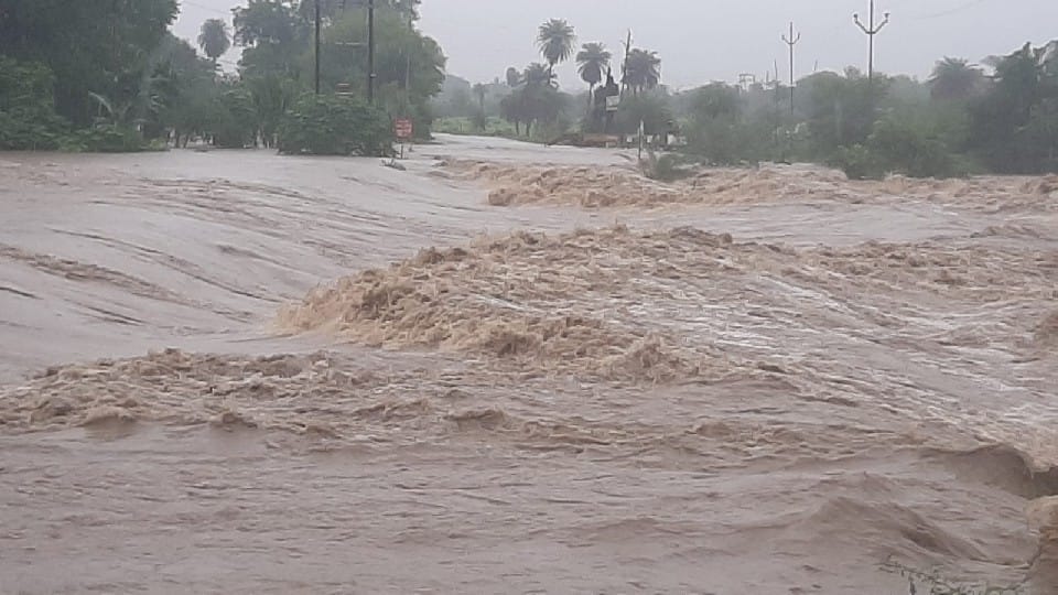 Heavy Rain in Sehore: More than 10 inches of rain in Rehti, water entered houses, NDRF rescued stranded people