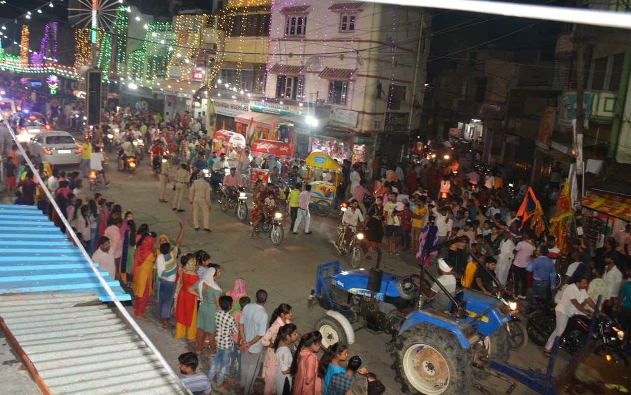 City jammed by Dak Kanwar vehicles, ambulance also stuck