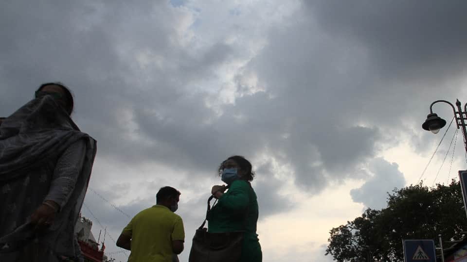 delhi weather forecast possibilibty of rain on sunday