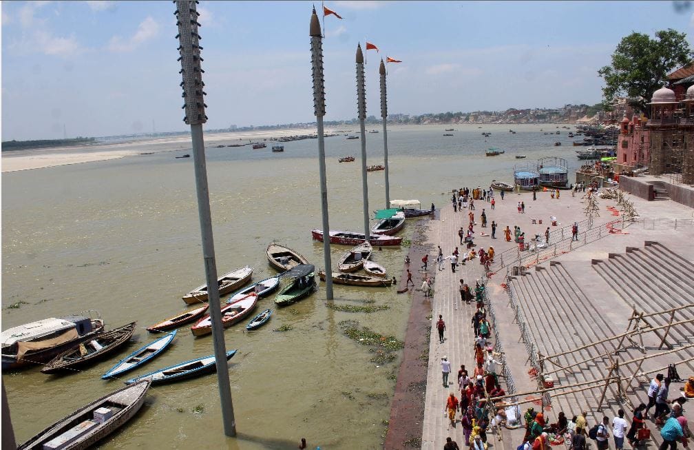 Ganga Water Level increaing in varanasi Ganga Aarti and cremation sites adjacent