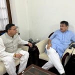 नितिन गडकरी और सीएम धामी (फाइल फोट)